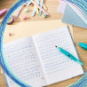 STABILO ergonomischer Schulfüller EASYbirdy pastell aqua grün/mint liegt auf Deutschheft